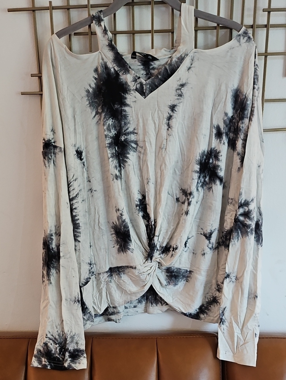 2X Tie-Dye V-Neck Knot Front Women’s Top - Black on Cream